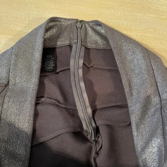 EXPRESS silver metallic bandage mini skirt. Zipper on side.
Size 4 - Picture 5 of 9